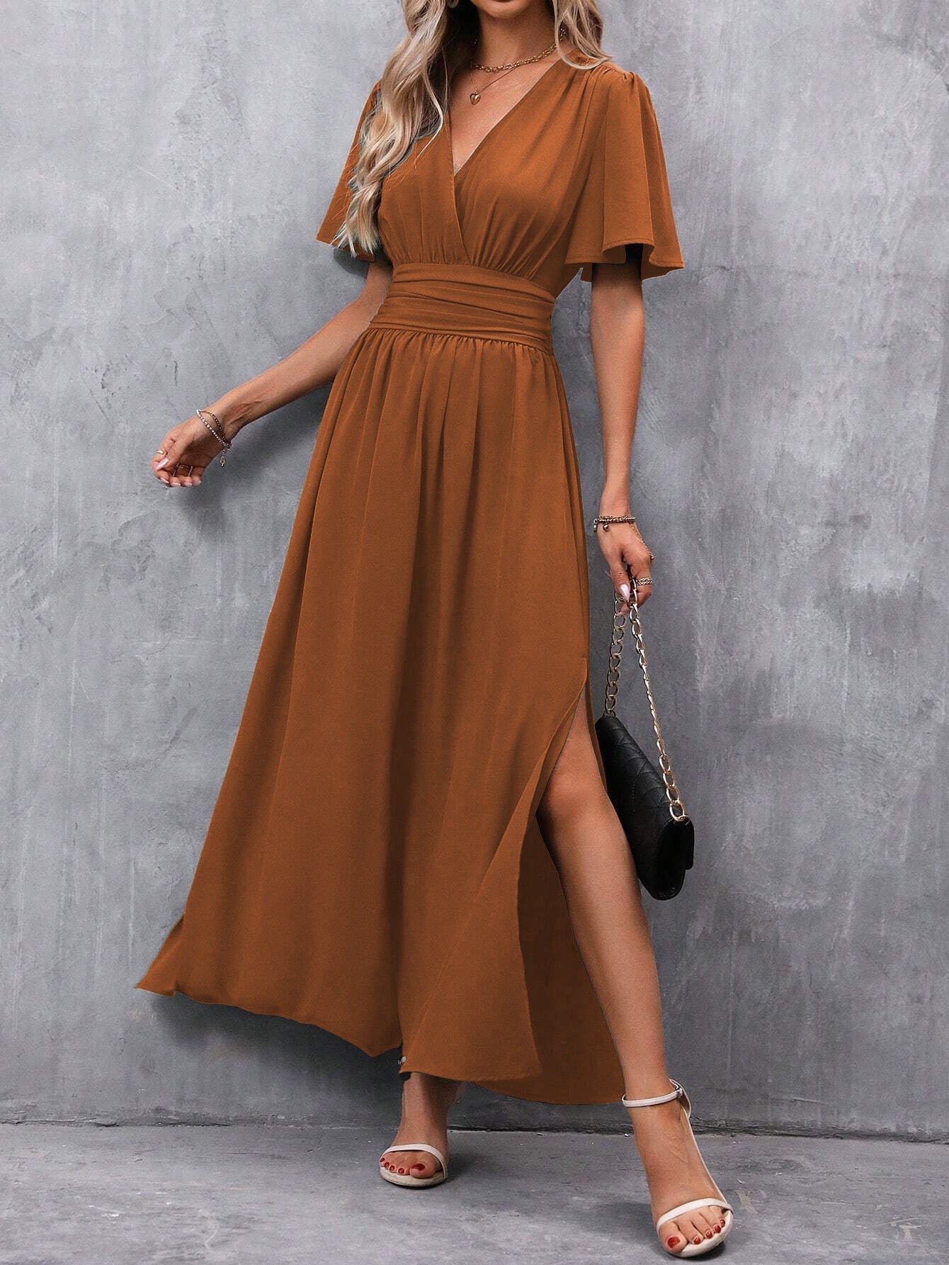 Schwarzes Maxikleid Damen – V-Ausschnitt, Schlitz & Flatterärmel