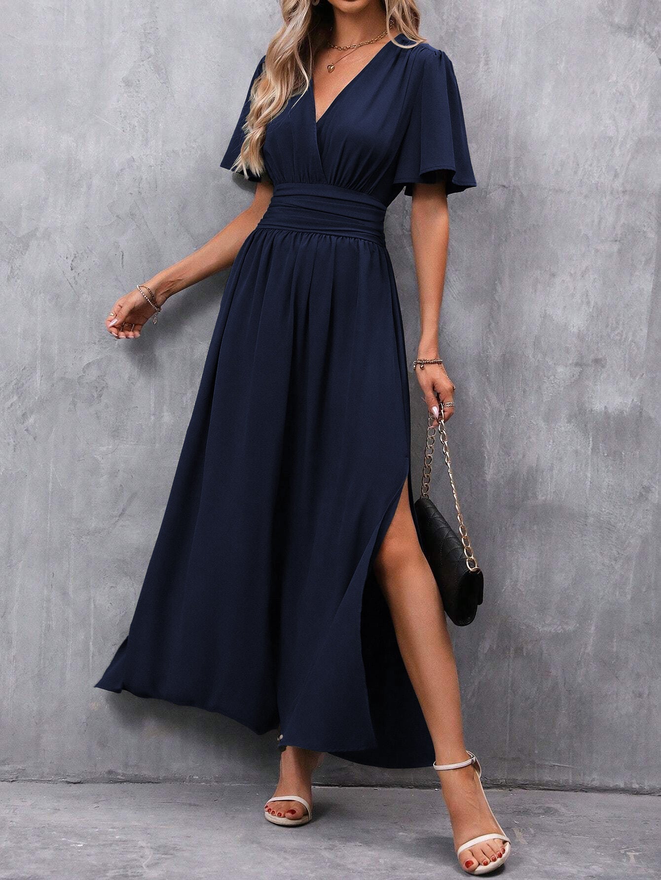 Schwarzes Maxikleid Damen – V-Ausschnitt, Schlitz & Flatterärmel