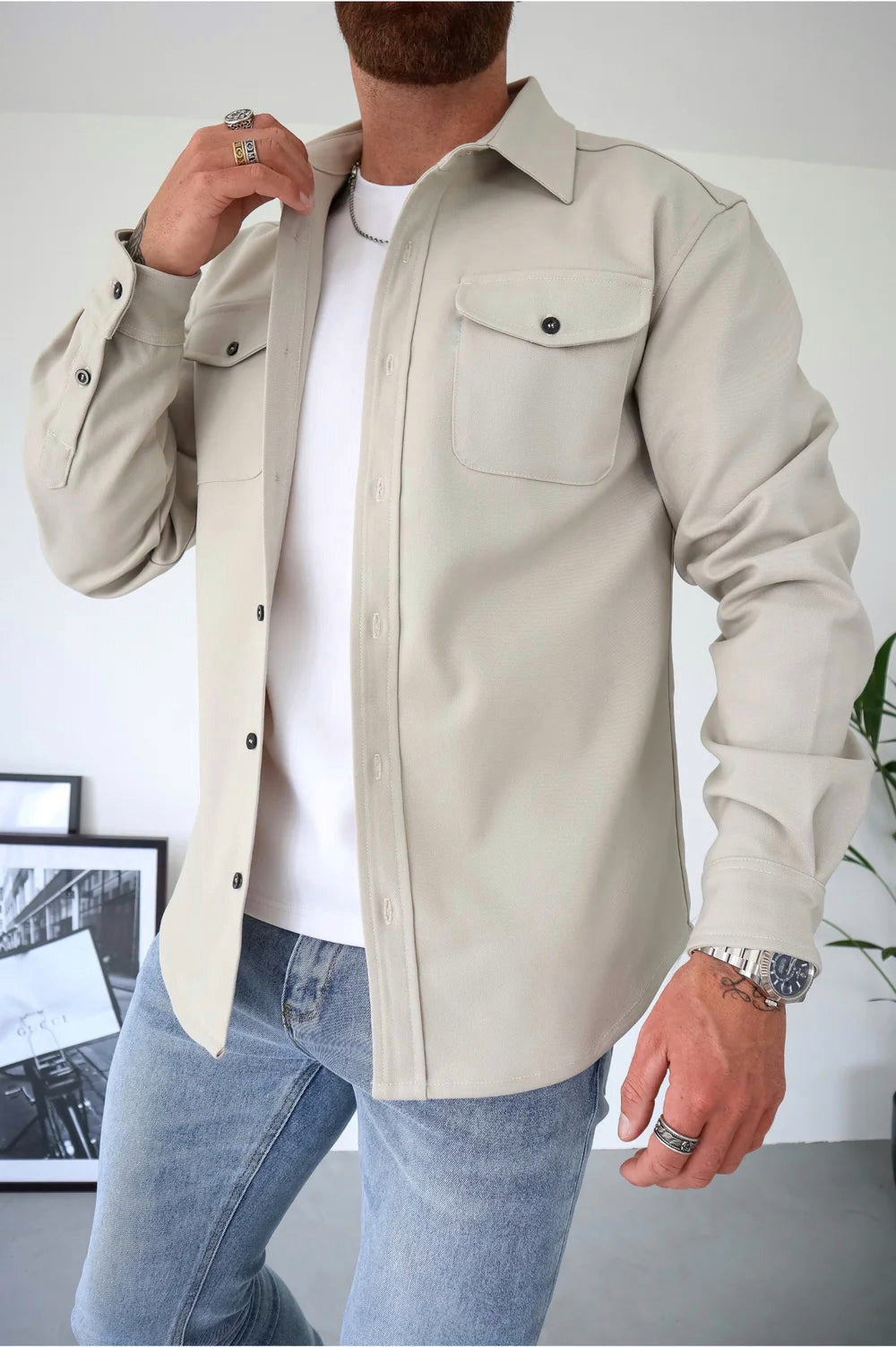 Overshirt – Langärmliges Herrenhemd mit Brusttaschen und Knöpfen