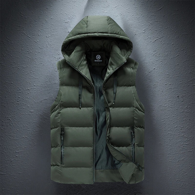 Puffer Vest – ärmellose Weste mit Kapuze und Reißverschluss für Herren als wärmende Körperbedeckung für den Winter
