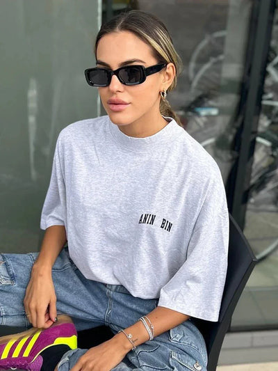 Oversized Damen T-Shirt in Grau mit kleinem Logo-Print