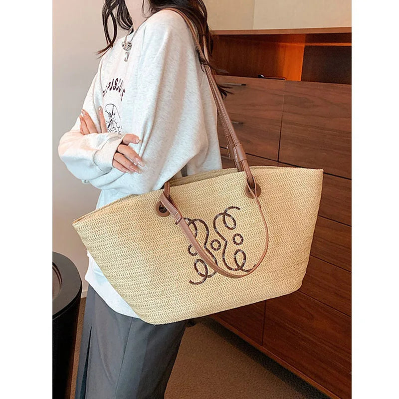 Boho Strohtasche Damen – Handgefertigte Strandtasche mit Kordelzug & Quasten