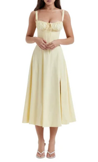 Blumiges bustierkleid mit mittlerer taille