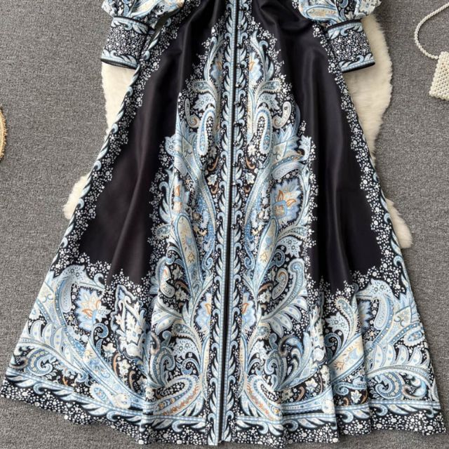 Renate | Fließendes Hemdblusenkleid mit Paisleymuster und Gürtel für Frauen