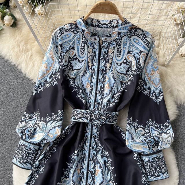 Renate | Fließendes Hemdblusenkleid mit Paisleymuster und Gürtel für Frauen