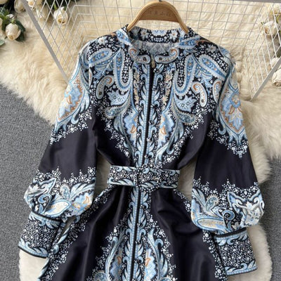 Renate | Fließendes Hemdblusenkleid mit Paisleymuster und Gürtel für Frauen