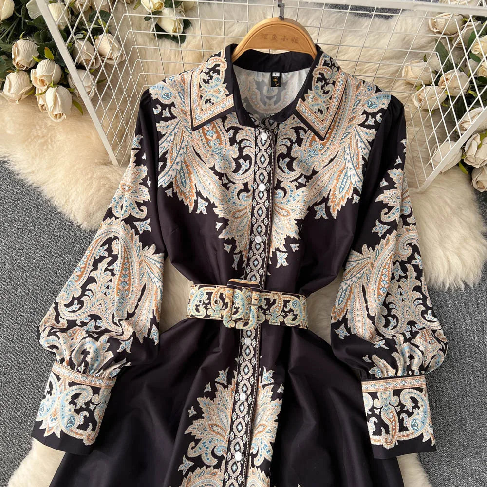 Renate | Fließendes Hemdblusenkleid mit Paisleymuster und Gürtel für Frauen