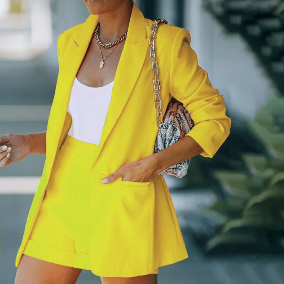 Blazer und shorts für frauen im modernen stil