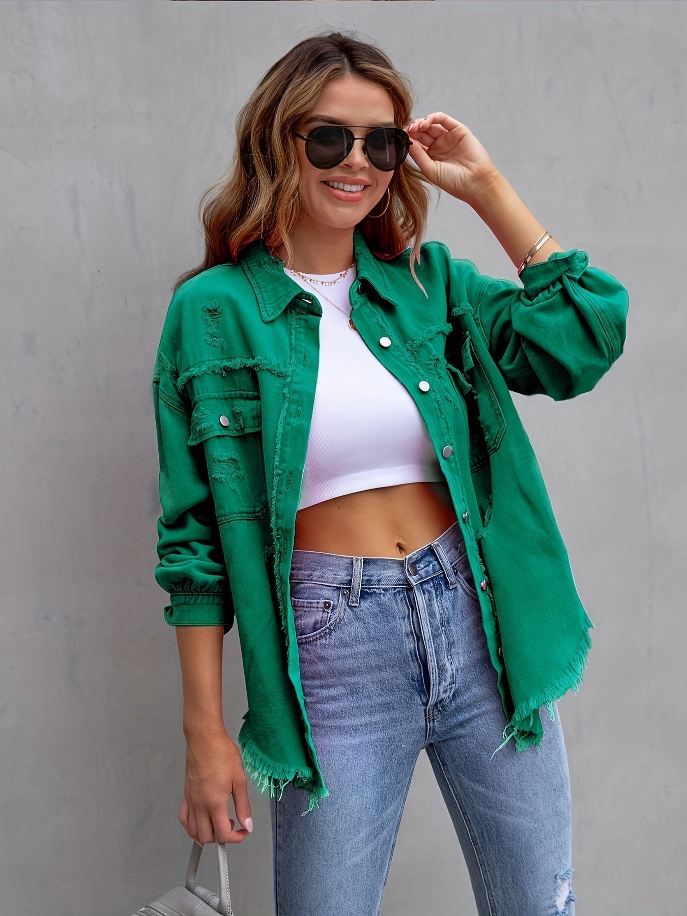 Zerrissene denim-jacke in übergröße