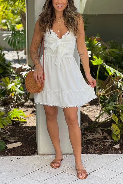 Nicolasa® | Kurzes, cremefarbenes Kleid mit Schleife