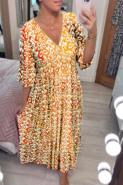Bohème-kleid mit v-ausschnitt