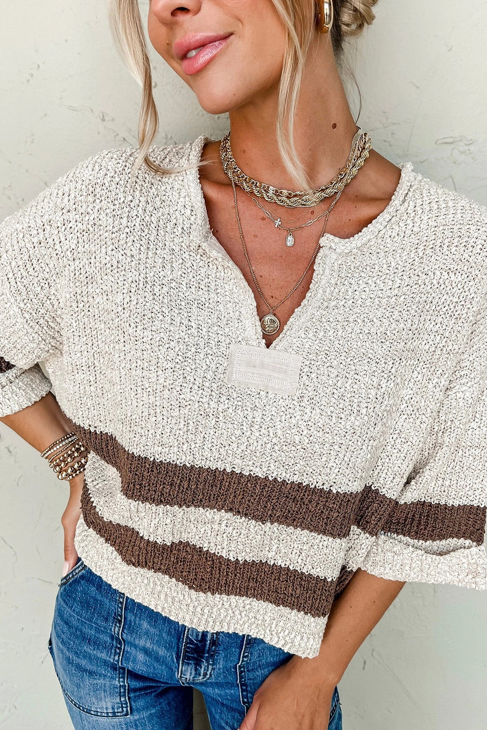 Jocelyn® | Braun gestreifter, verkürzter Pullover mit tief angesetzten Ärmeln