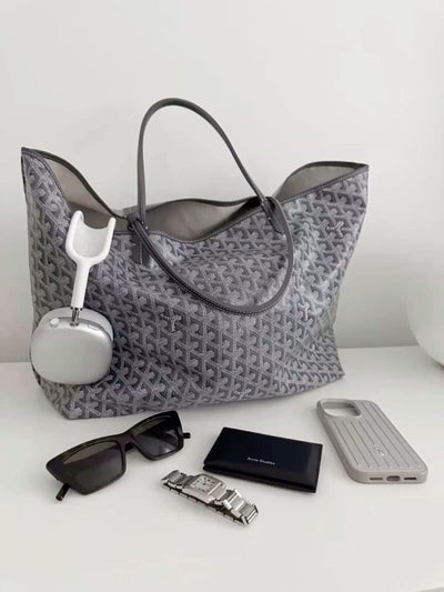 Millicent™ Confidence auf der Schulter