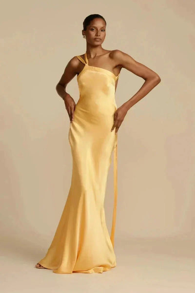 Maxine - Elegant one-shoulder dress with open back and sloped neckline