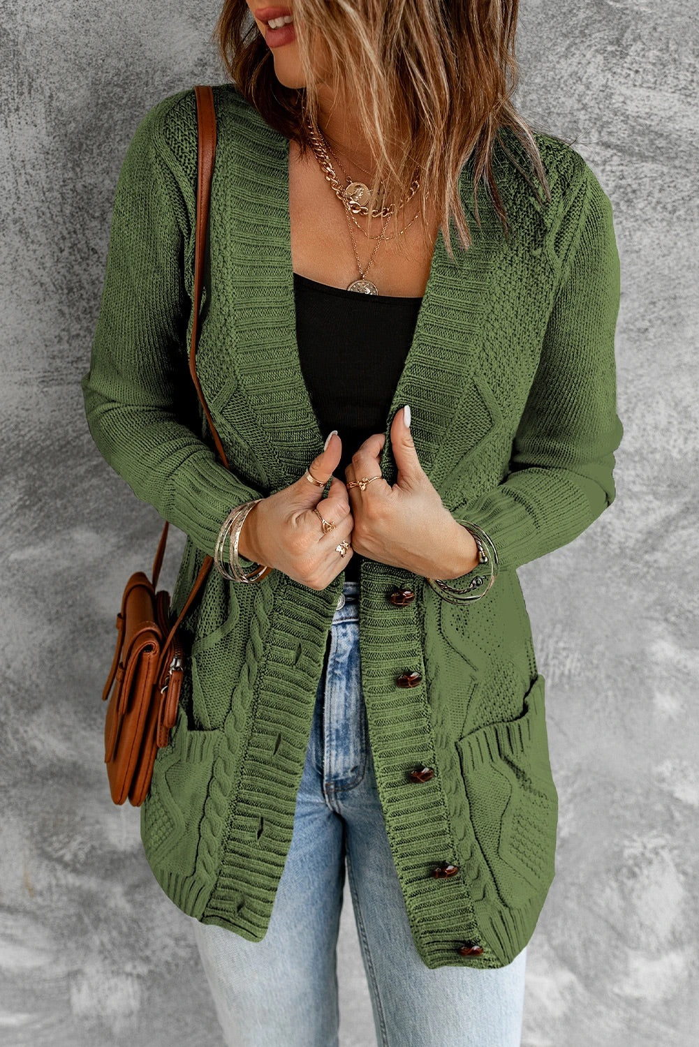 Lyra® | Grüne Strickjacke mit Vordertasche und Knopfverschluss