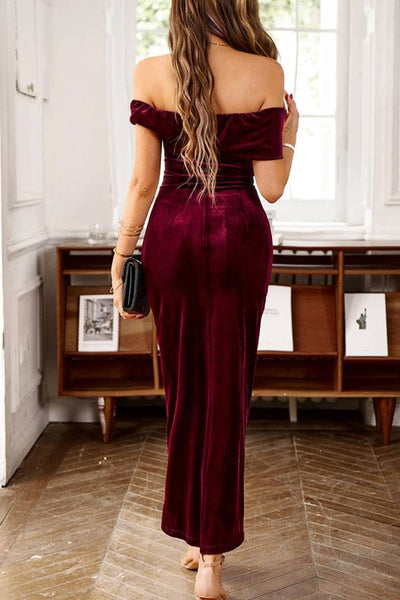 Marcella® | Schulterfreies Partykleid aus rotem Dahlia-Samt