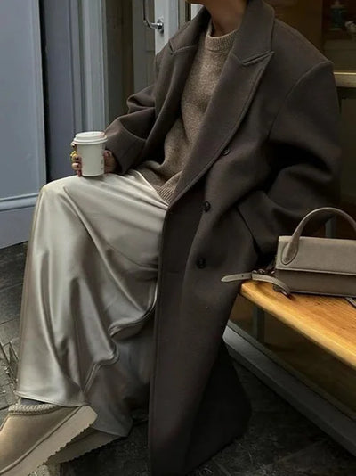 Damenmantel in Dunkelbraun mit Knöpfen