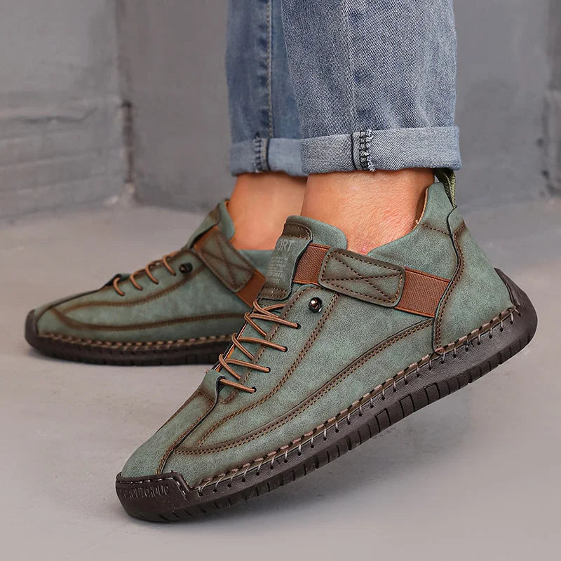 Damensneaker mit elastischer Sohle und Klettverschluss