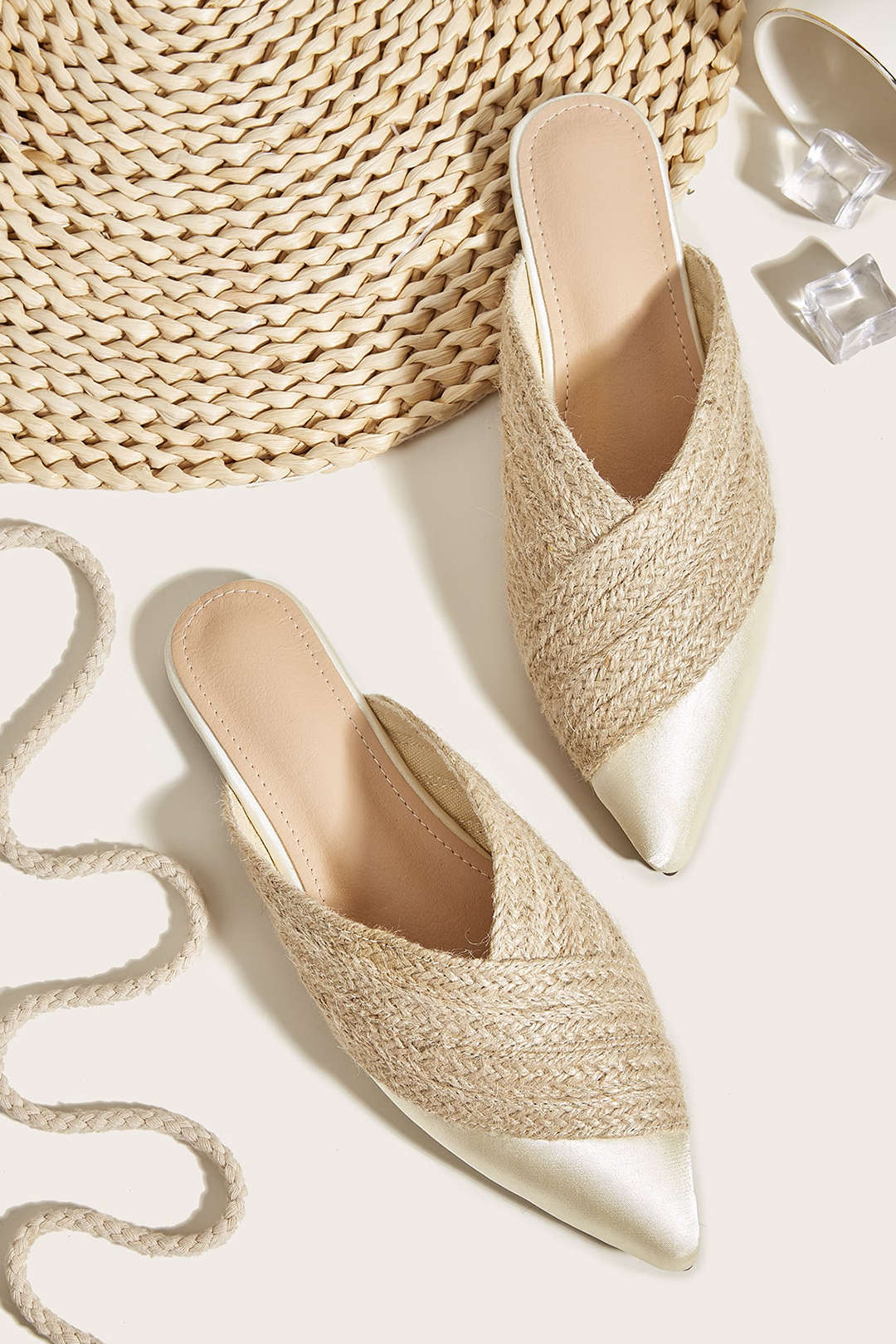 Trendige Espadrille-Mules mit Spitze