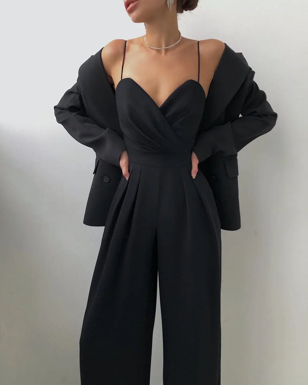 Eleganter Damen Jumpsuit mit Herzausschnitt und weitem Bein