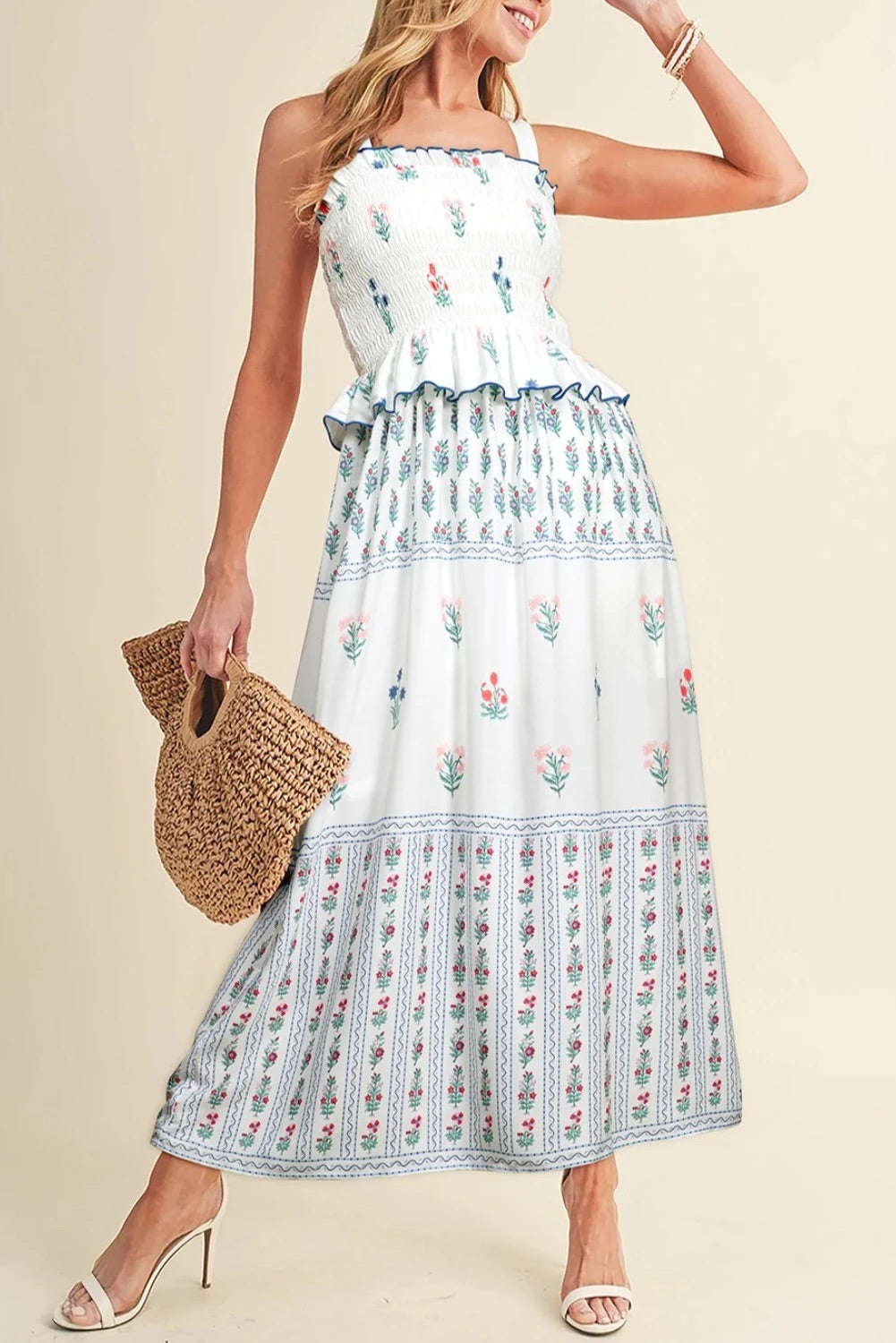 Helena® | Weißes Boho-Kleid mit gesmoktem Mieder, Blumendruck und Rüschen