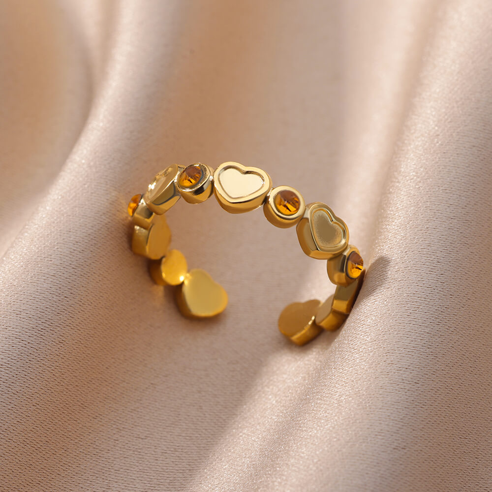 Goldplattierter Herzring mit Zirkonias