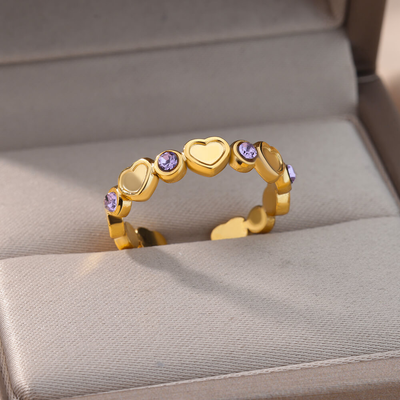 Goldplattierter Herzring mit Zirkonias