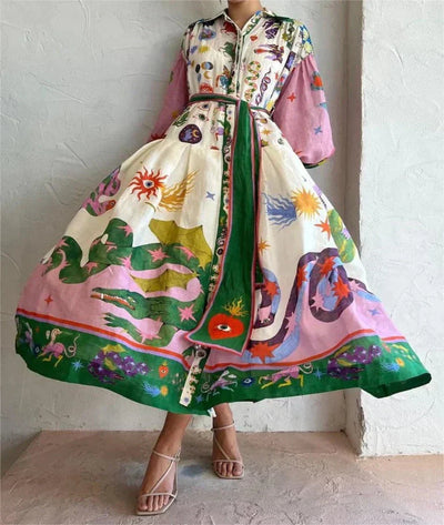 Buntes fantasievolles frauenkleid