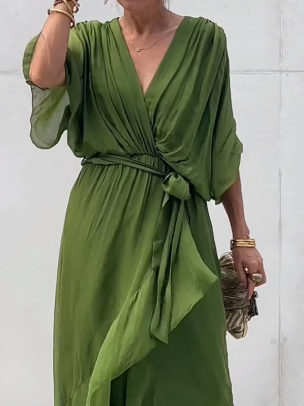 Elegantes damenkleid mit v-ausschnitt