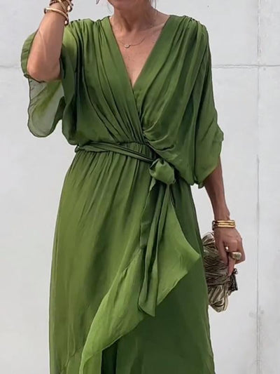 Elegantes damenkleid mit v-ausschnitt