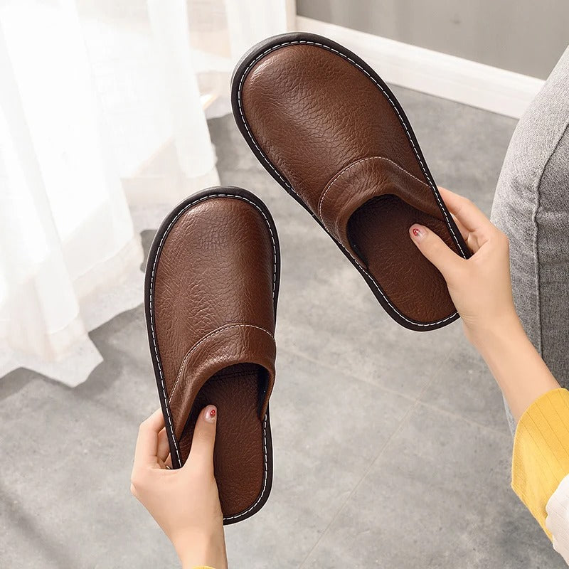 Hugo | Bequeme vegane Lederslippers – Luxus & Entspannung