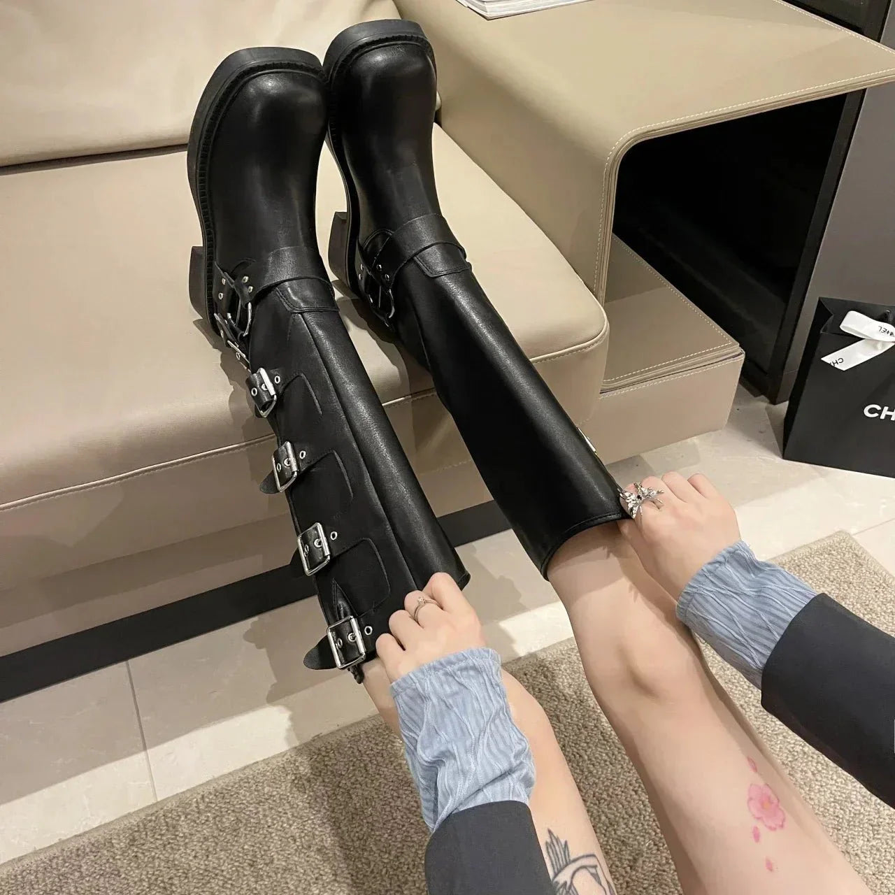 Darcie Kniehohe Gothic-Stiefel