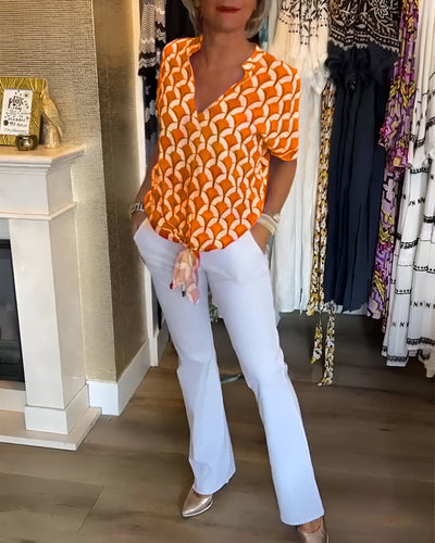 Blanka – bedruckte bluse mit kurzen armeln und v-ausschnitt