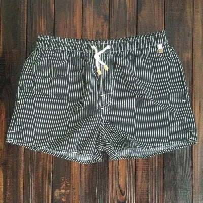 Bequeme gestreifte shorts für männer
