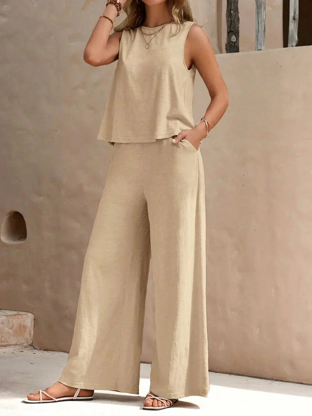 Zweiteiliges Set Aus Oberteil Und Lässiger Hose Für Damen | Sommer